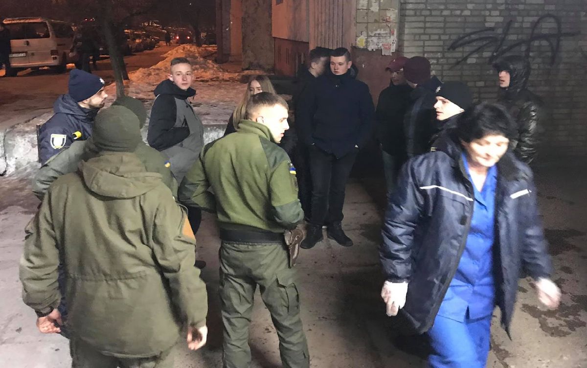 Поліцейські затримали двох учасників масових бійок підлітків на Сихові