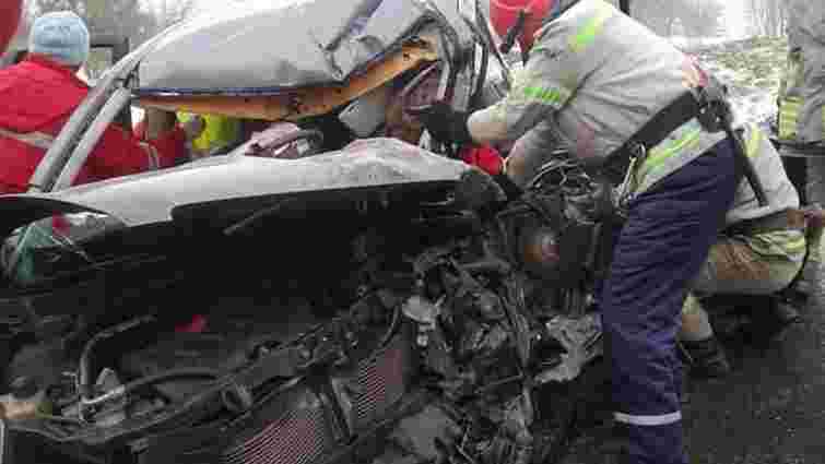 Після зіткнення з вантажівкою на Сколівщині загинув 47-річний водій легковика