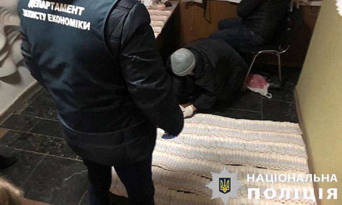 На Дніпропетровщині посадовиця виконавчої служби вимагала 500 тис. грн хабара