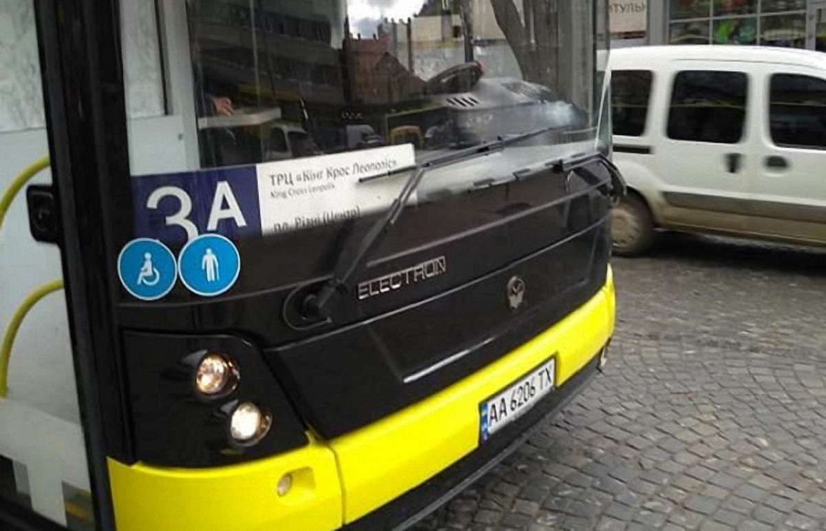 У Львові водій комунального автобуса відмовився безкоштовно везти 27 учнів