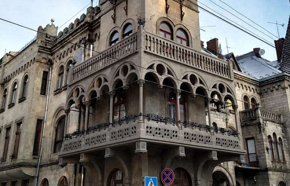 У Львові завершили реставрацію балкону відомого палацу Сосновського 