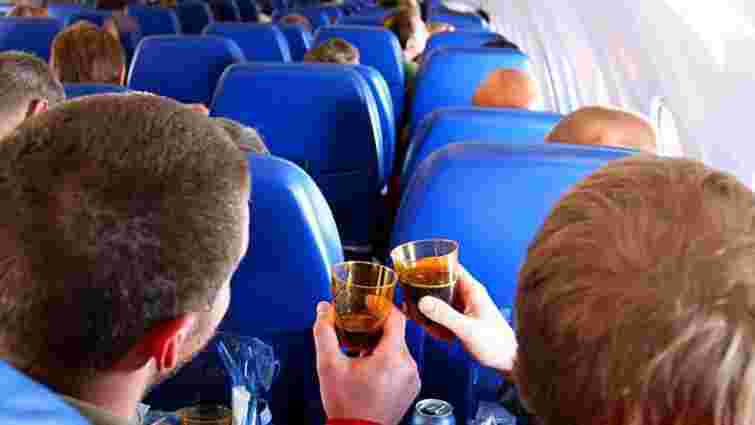 МАУ додала львівські наливки до алкогольного меню в літаках
