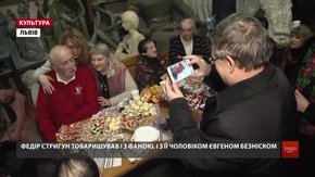 У майстерні скульпторки-шістдесятниці Теодозії Бриж зібралися митці на богемні посиденьки