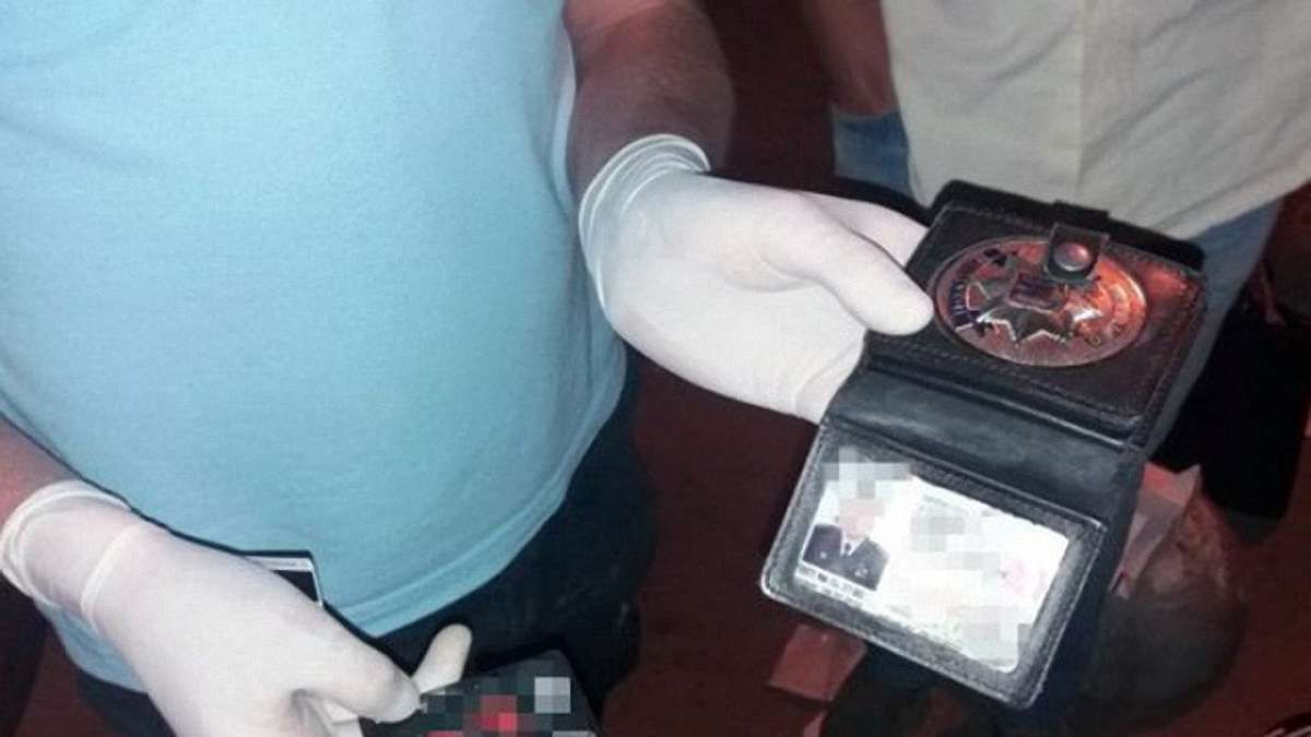 
Львівський поліцейський отримав умовний термін за сутенерство
