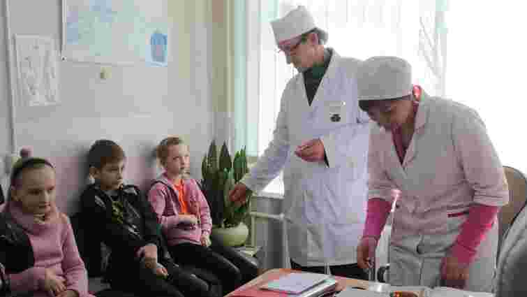 На Львівщині за один день спецоперації МОЗ вакцинували від кору 965 школярів