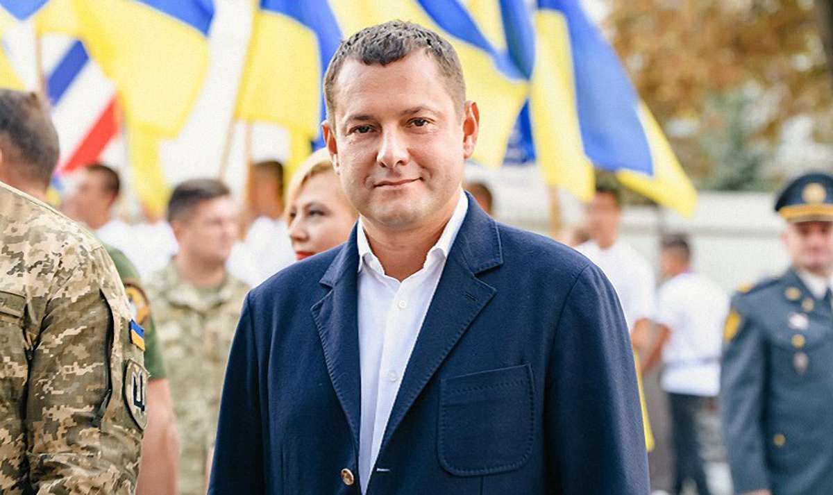 Нардеп від БПП купив для своєї мами «вертолітний майданчик Януковича»