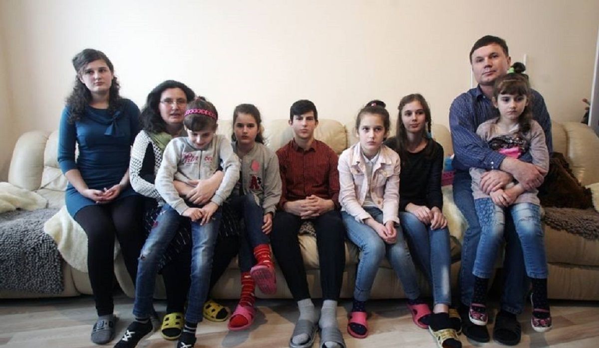 Через погану асиміляцію з Польщі депортують багатодітну українську сім'ю 