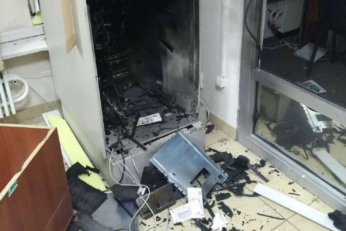 У Харкові зловмисники підірвали два банкомати і викрали з них готівку
