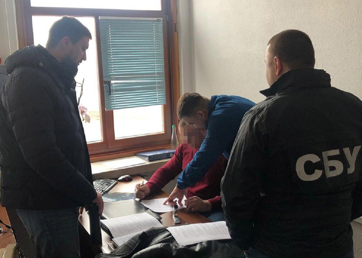 Посадовця ДФС Львівщини затримали за збут сильнодіючих лікарських засобів