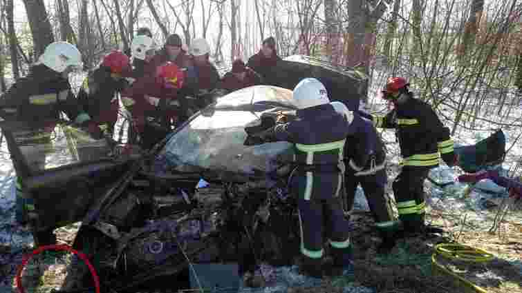 Троє людей загинули у зіткненні Porsche Cayenne та Daewoo Sens на Рівненщині