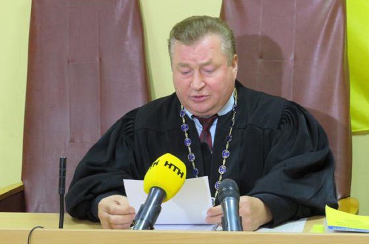 У Рівному з автомата обстріляли будинок голови міського суду 