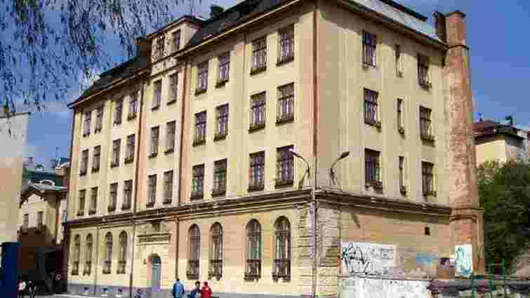 Колишню школу-інтернат у центрі Львова продали за 35,1 млн грн невідомому покупцю
