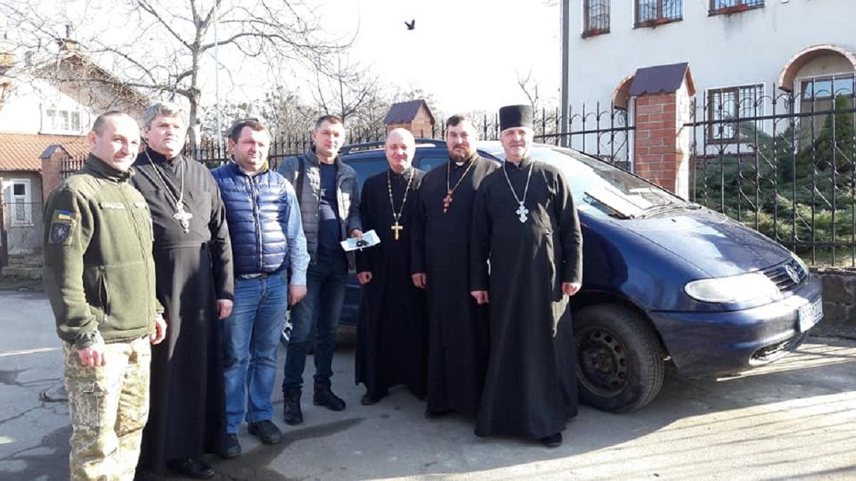 Львівська єпархія ПЦУ придбала для військових автомобіль Volkswagen Sharan
