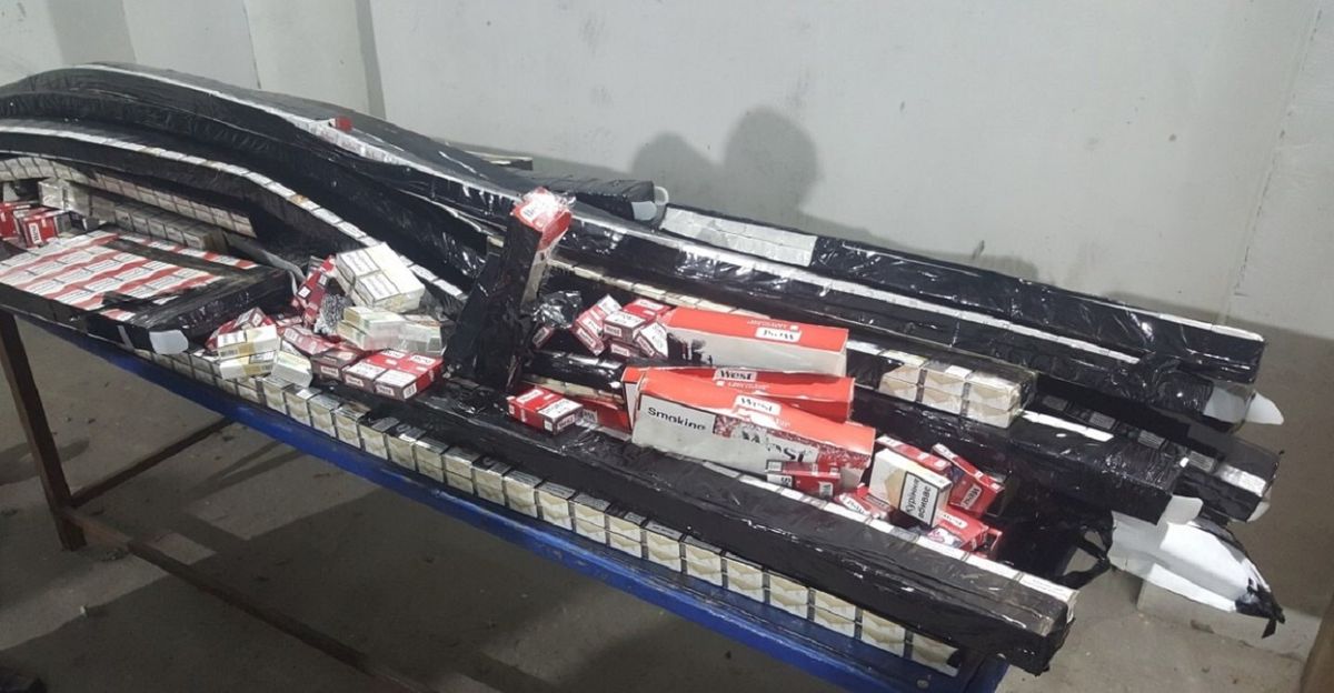 Львів'янин приховав у подвійній стелі буса понад 2 тис. контрабандних сигарет
