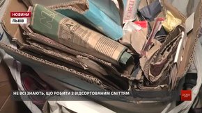 Школам у Львові платять за зібрану макулатуру