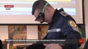 За допомогою «п'яних окулярів» поліцейські продемонстрували, як бачать водії напідпитку
