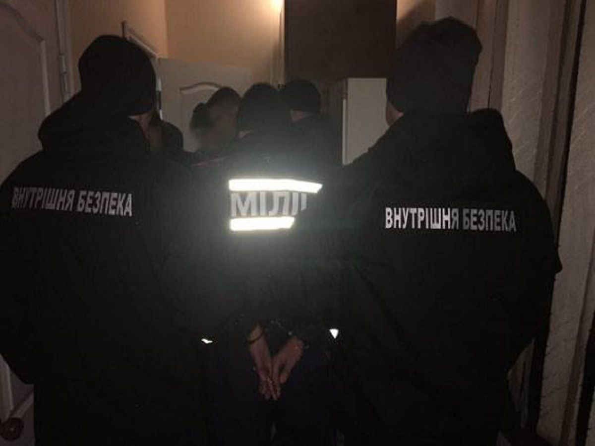 У Запоріжжі колишніх поліцейських посадили за крадіжки на залізничному вокзалі