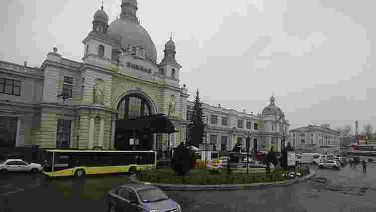 З 1 березня біля головного залізничного вокзалу у Львові обмежено рух транспорту