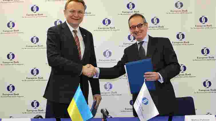 Мер Львова підписав договір з ЄБРР на закупівлю 50 нових тролейбусів