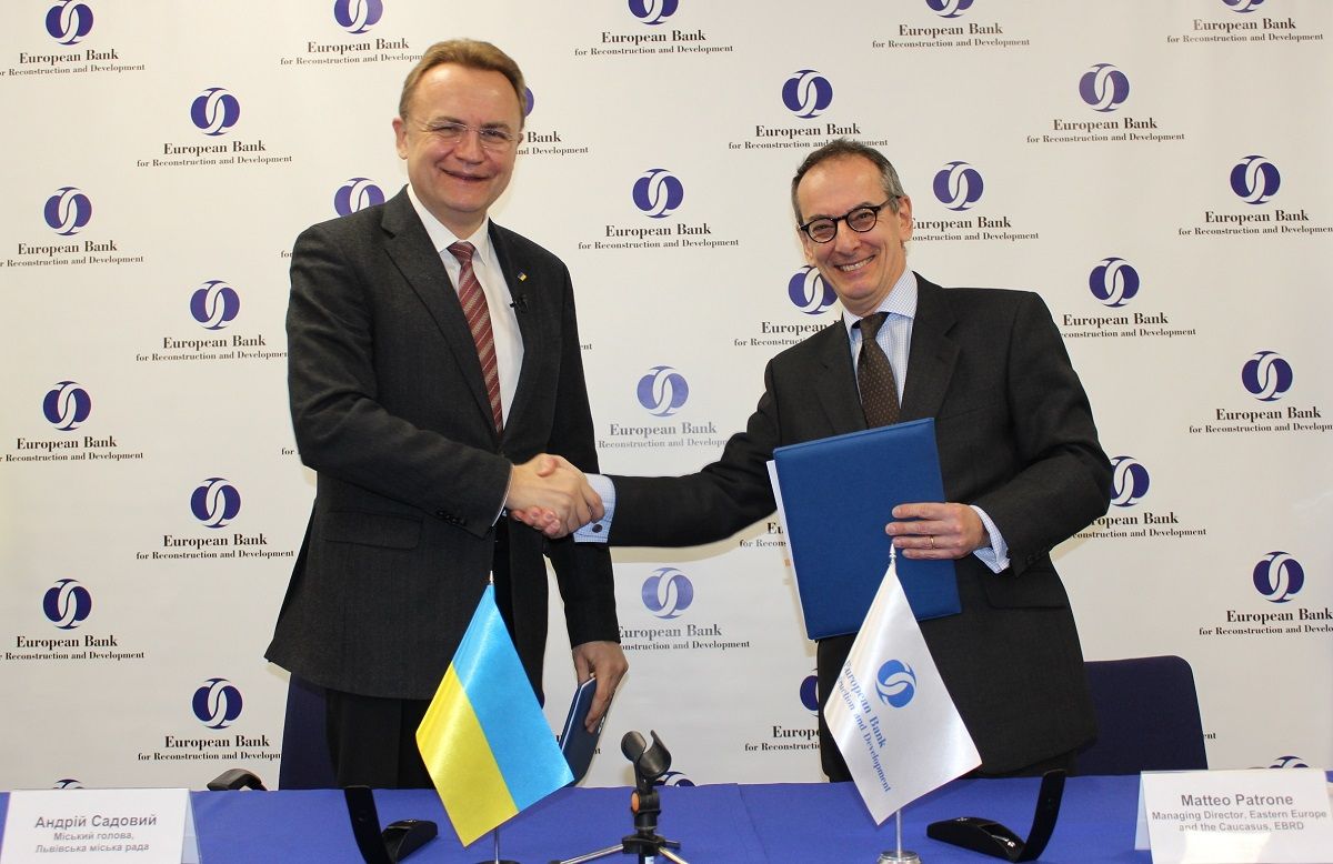 Мер Львова підписав договір з ЄБРР на закупівлю 50 нових тролейбусів