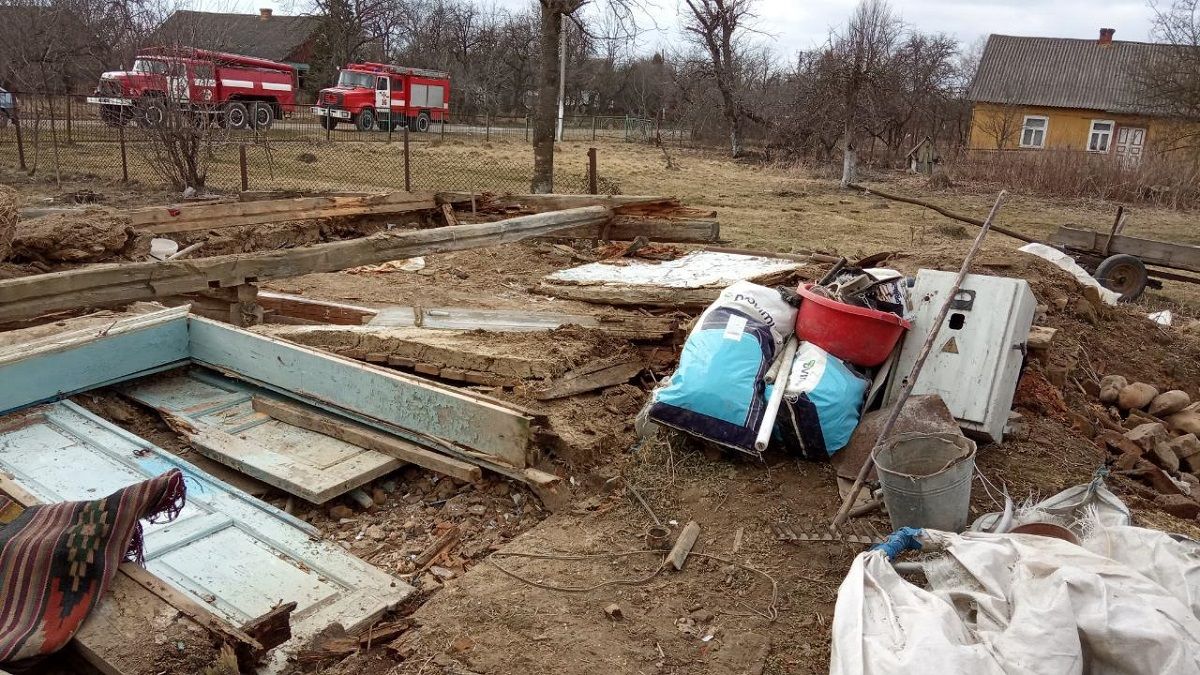У Жидачівському районі під час розбирання старого будинку загинула людина
