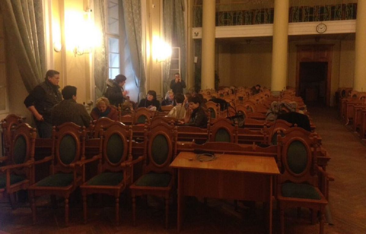 Стоматологи, які відмовляються реформуватися, захопили сесійну залу Львівської міськради