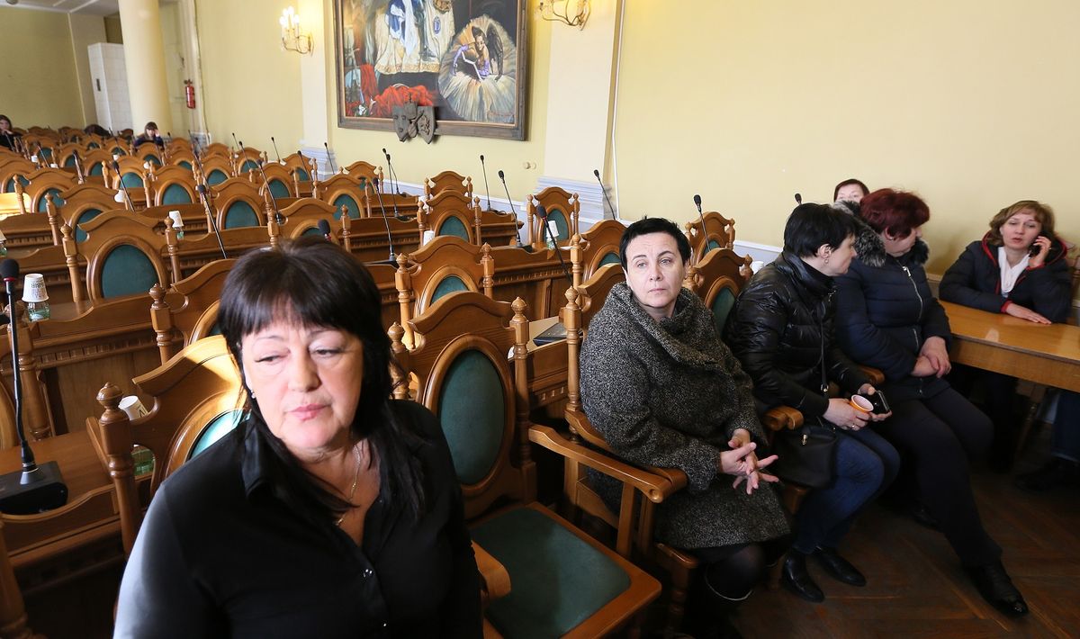 Сесію Львівської міськради скасували через захоплення стоматологами зали засідань
