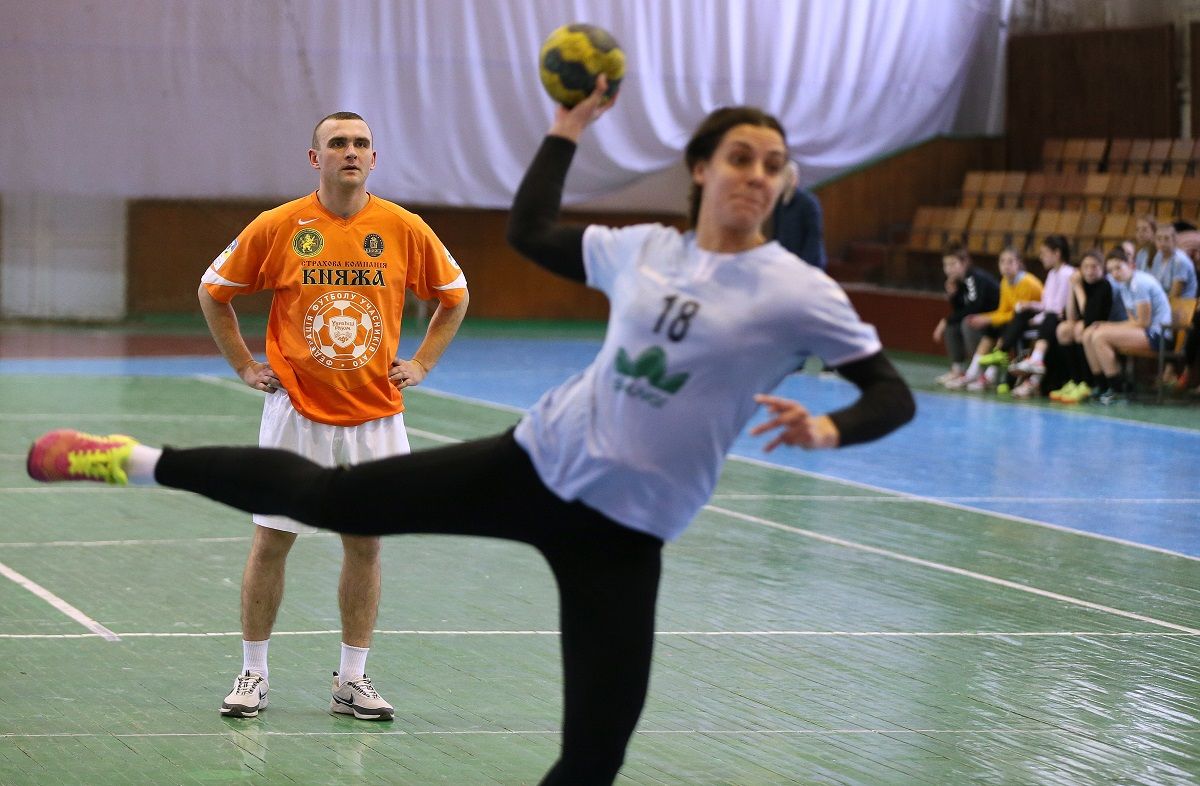 Львівські нацгвардійці зіграли у гандбол із львівською «Галичанкою» 