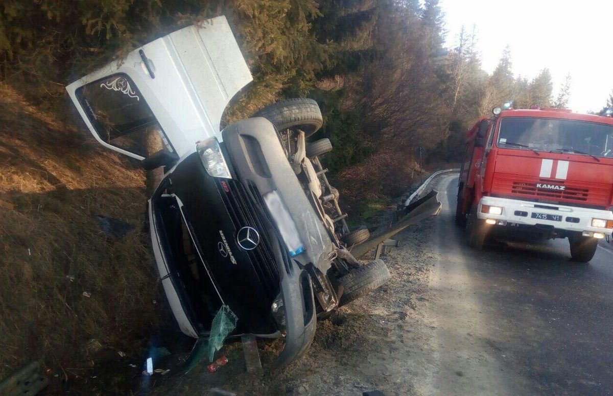 У ранковій ДТП на Сколівщині загинула пасажирка мікроавтобуса з Чернівецької області