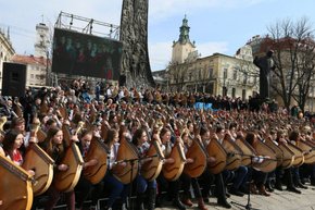 У центрі Львова понад 400 бандуристів одночасно виконали «Заповіт» Тараса Шевченка
