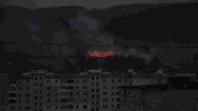 Внаслідок підпалу трави у львівському парку «Знесіння» виникла пожежа