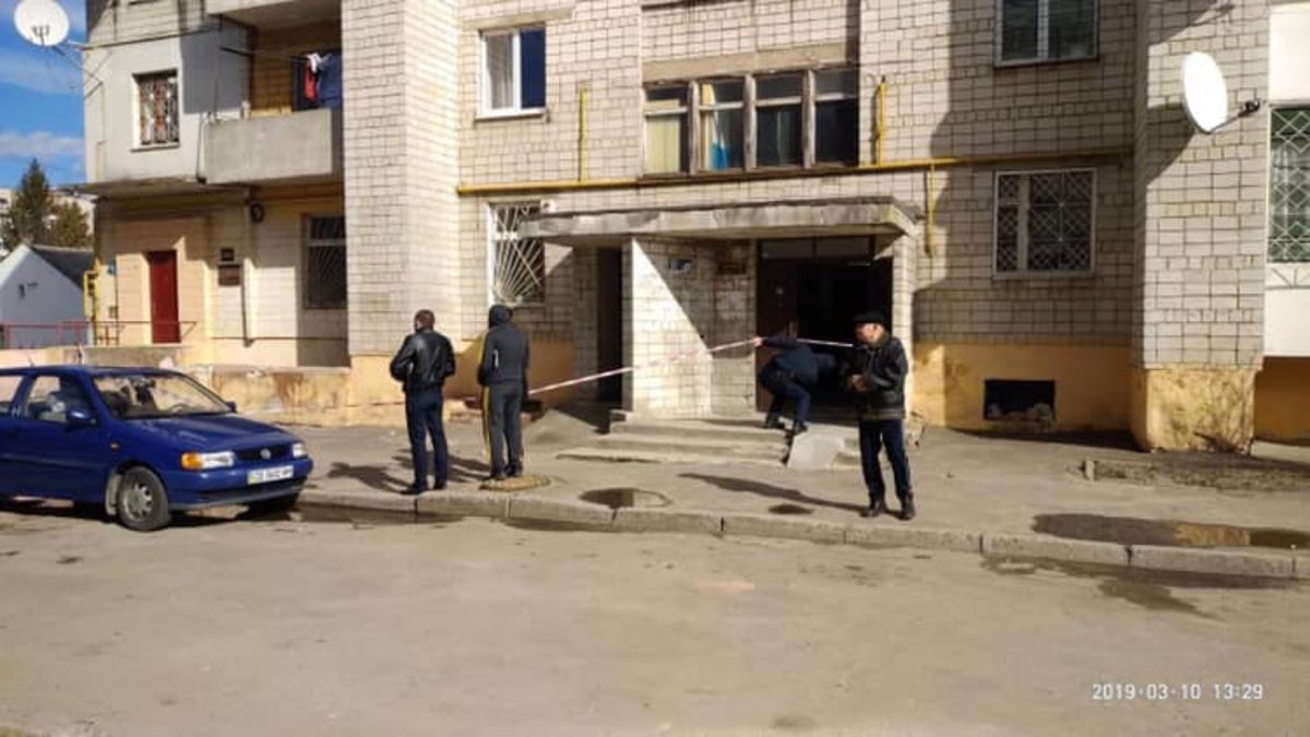 У ліфті львівської багатоповерхівки виявили закривавлене тіло 45-річного чоловіка