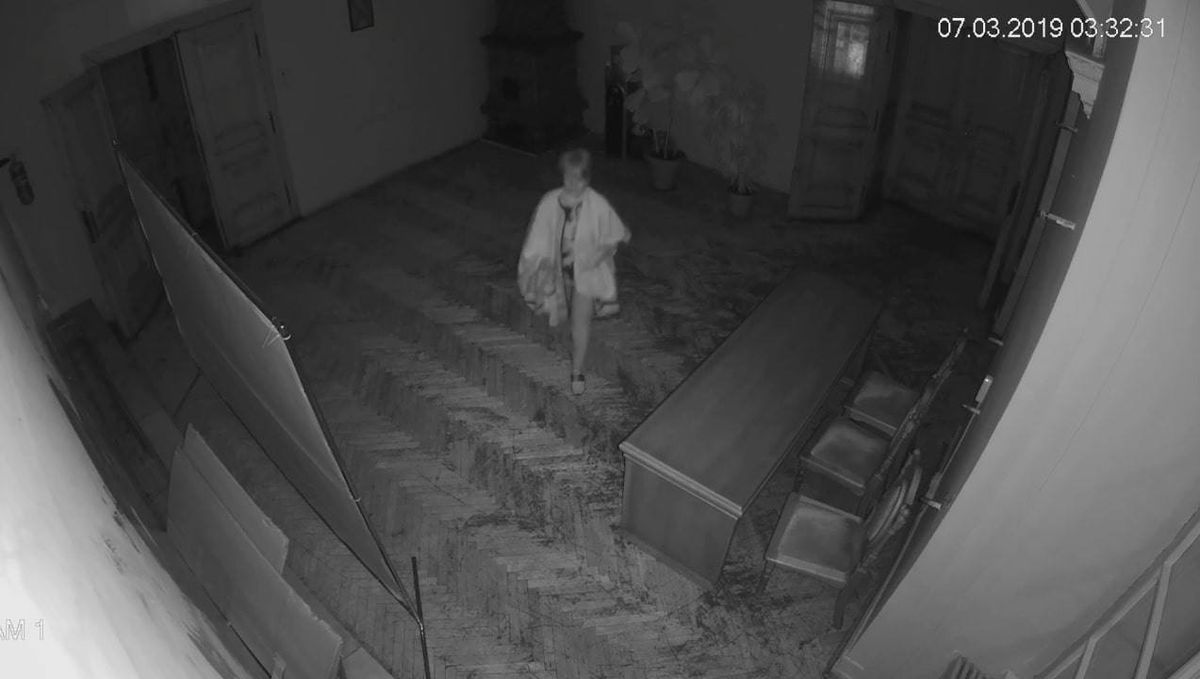 Львівська лікарка справила нужду у графин зі столу президії міськради
