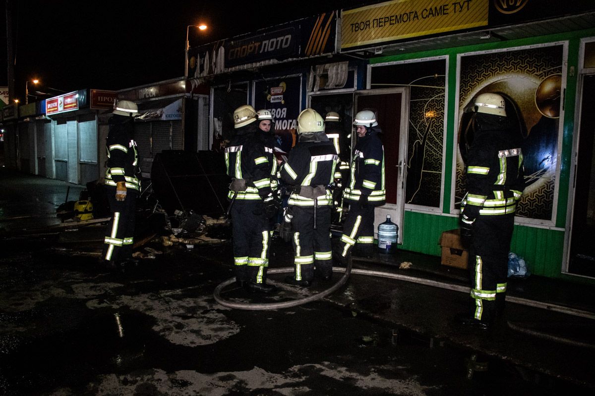 В Києві невідомий спалив гральний заклад