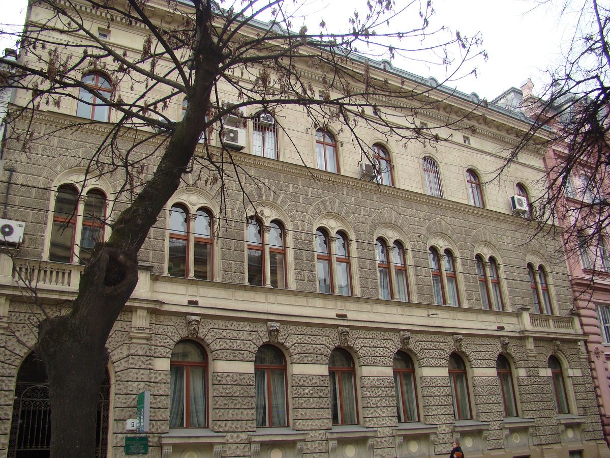 Через виплату субсидій готівкою у відділеннях «Ощадбанку» на Львівщині виникли черги