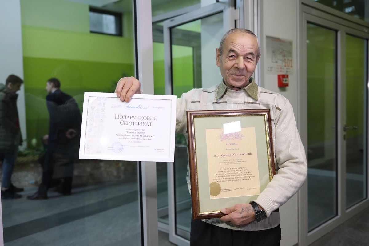 Найкращий двірник Львова отримав у подарунок поїздку в Європу