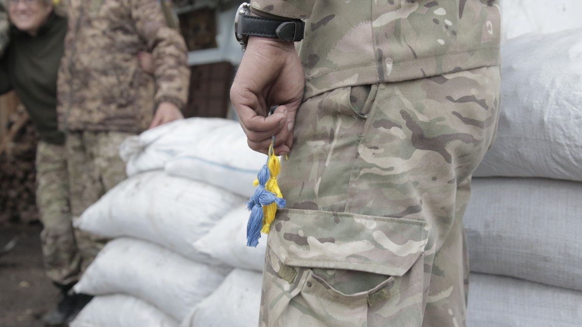 На Луганщині під час обстрілу російських військ загинув український вояк