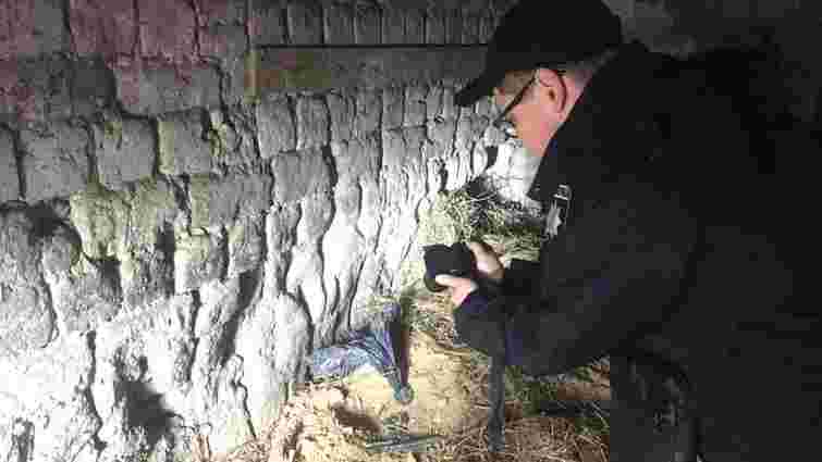 У селі неподалік Рівного знайшли схованку з гранатометом та 15 гранатами
