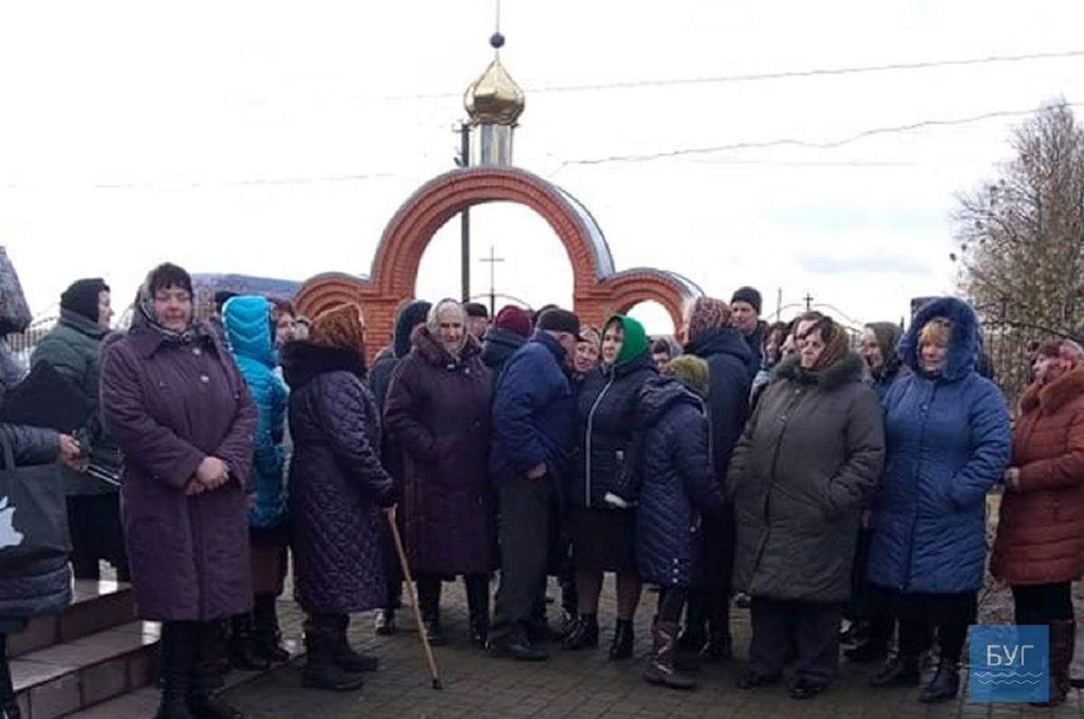Жінка на Волині потрапила до лікарні після бійки за церкву