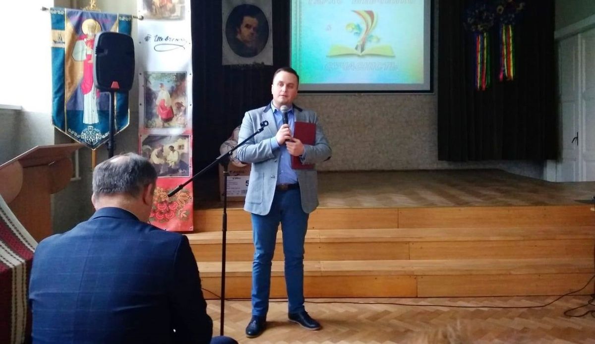Назар Холодницький у робочий час прилетів до Львова привітати свою вчительку