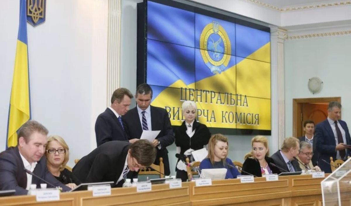 ЦВК раптово збільшила кількість бюлетенів для першого туру і скоротила для другого