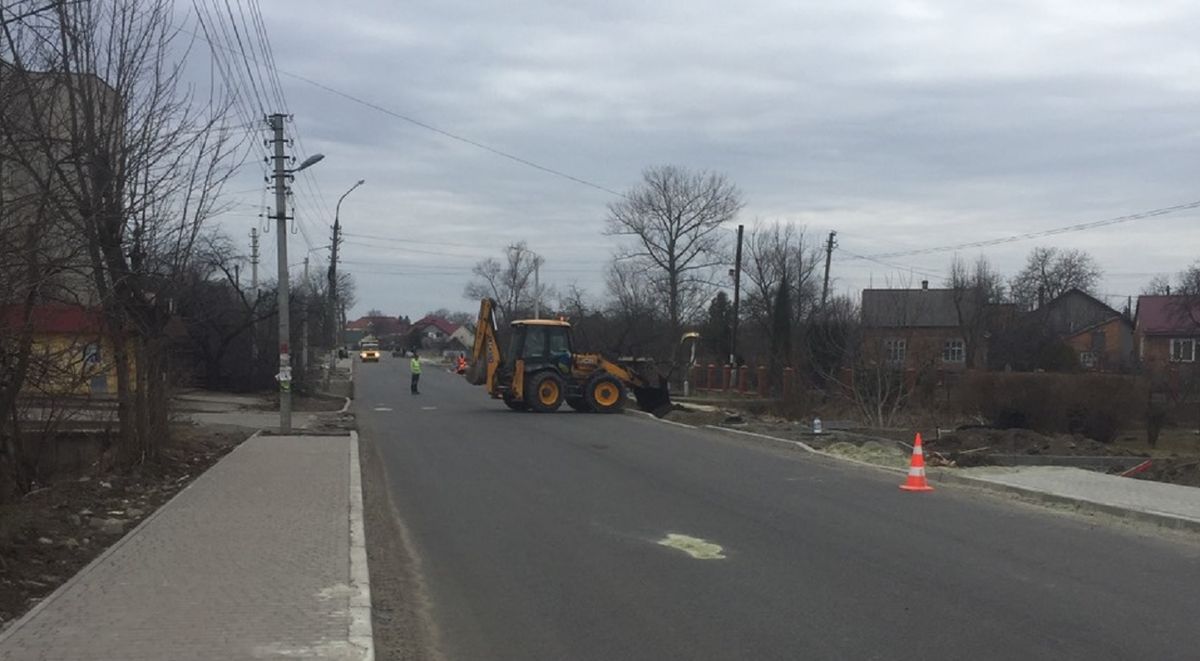 У Городку на місяць закривають на ремонт центральну вулицю, яка веде до кордону