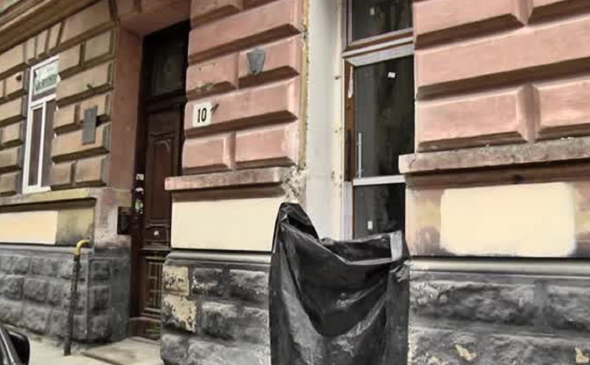 За понищений фасад власника приміщення в будинку на вул. Левицького наразі не оштрафували