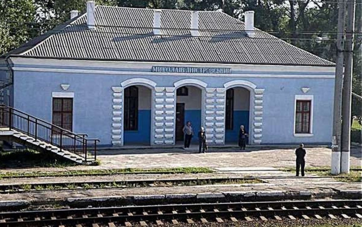 Молодий військовий-контрактник кинувся під електричку у Розвадові