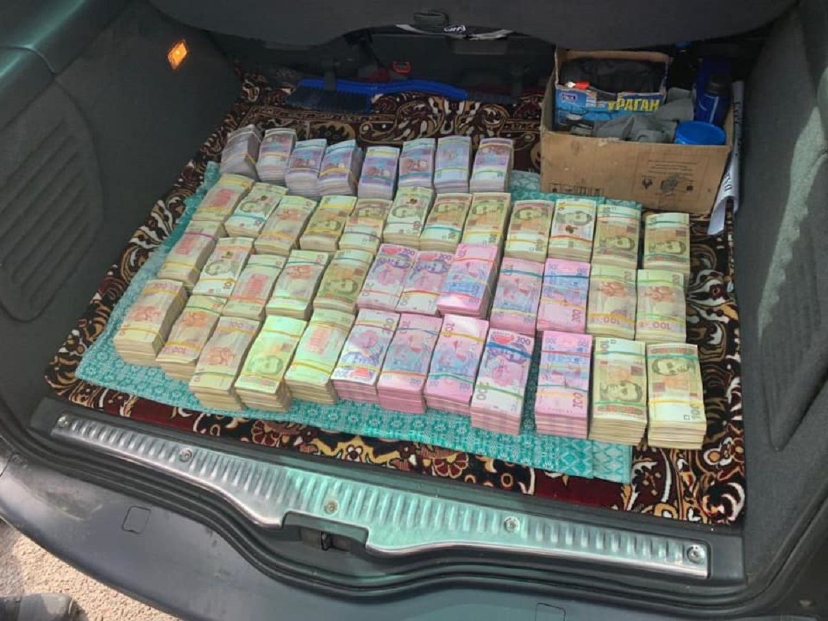 На Рівненщині затримали учасника виборчої піраміди з 2,5 млн грн готівки