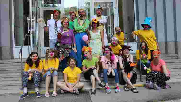 Львів’ян запрошують приєднатися до команди волонтерів-клоунів, які відвідують дітей у лікарнях