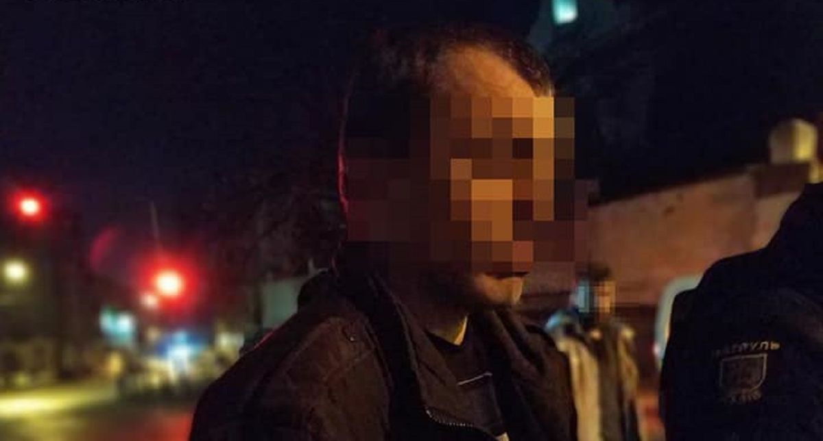 На вулиці Личаківській у Львові патрульні затримали двох грабіжників після скоєння злочину 