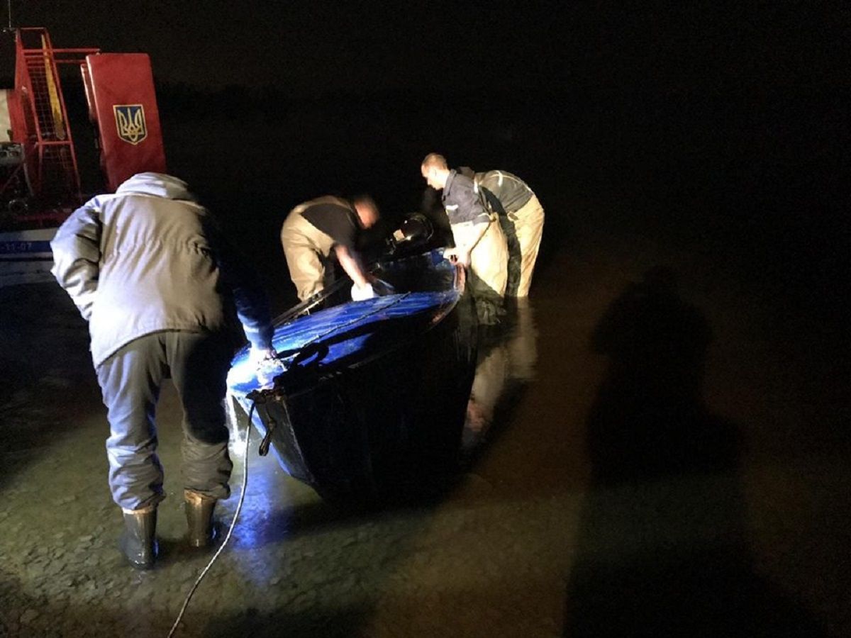 На Полтавщині рятувальники шукають пасажирів моторного човна, який перекинувся напередодні