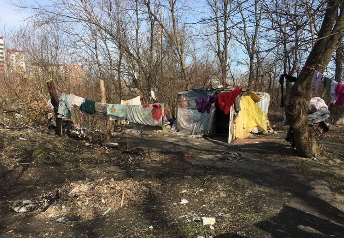 В Івано-Франківську невідомі підпалили табір ромів