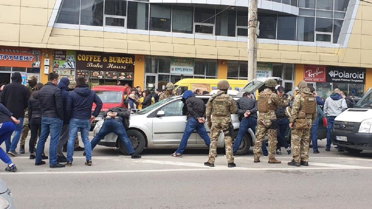 Поліція відмовляється коментувати спецоперацію на Сихові